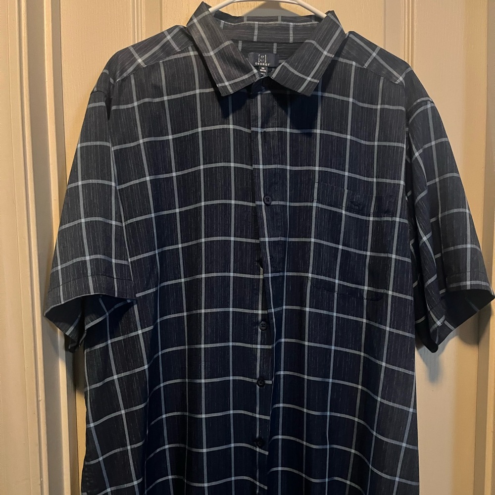 Short sleeve button-down shirt